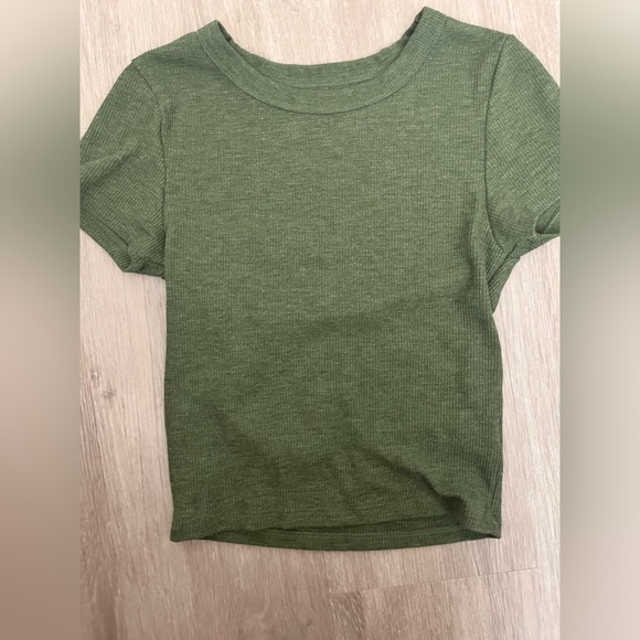 Green cropped tight shirt - Picture 4 of 4